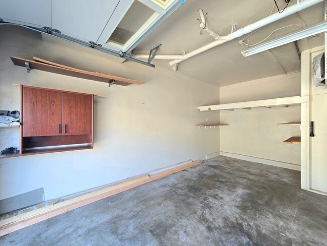 Building Photo - Newly Renovated Gorgeous 1 bedroom, 1 bath...