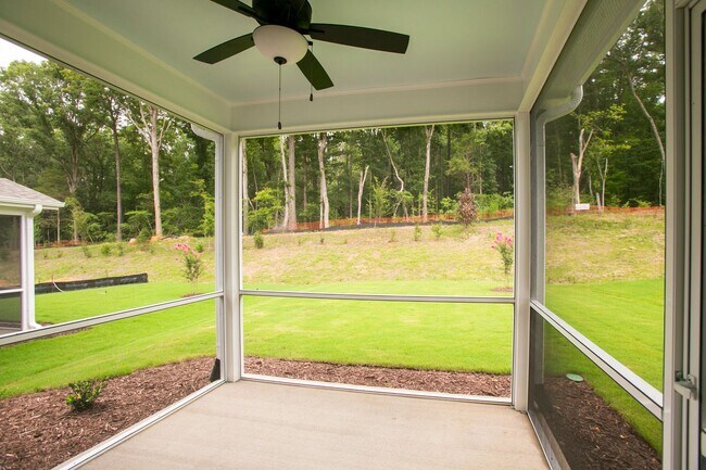 Building Photo - Chatham Park *Like New* Late July availability!