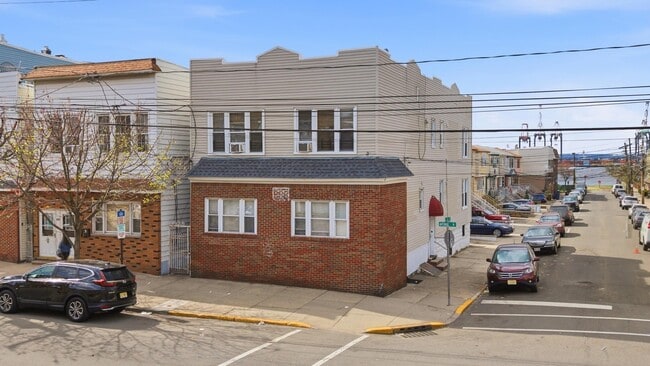 Building Photo - 497 Avenue A