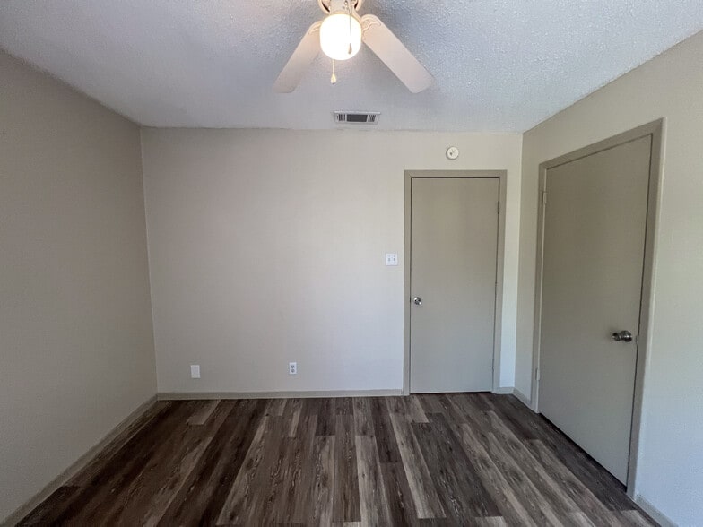 Building Photo - 7206 Creekside Dr