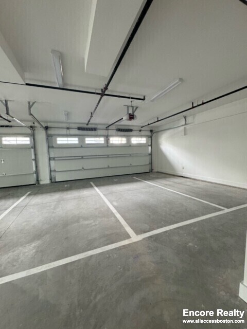 Building Photo - 157 Everett St