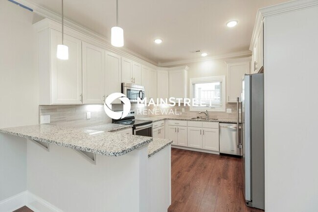 Building Photo - 4 Bedroom Pet-Friendly Home in Huntersville, NC with Main Street Renewal