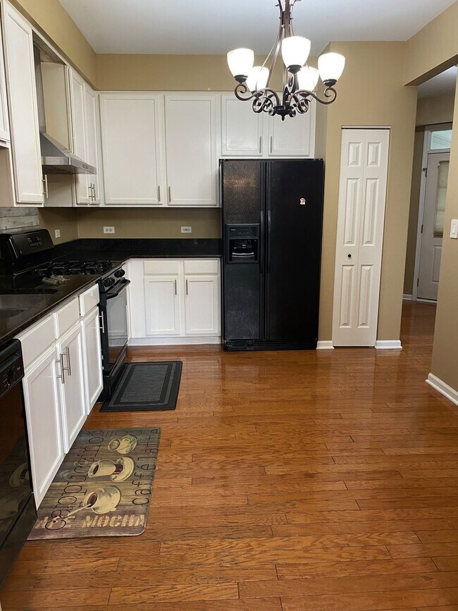 Building Photo - 2824 White Thorn Cir