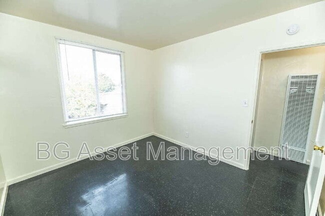 Building Photo - 1415 Visalia Ave