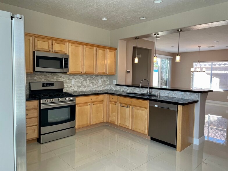 Building Photo - 2705 Mintlaw Ave