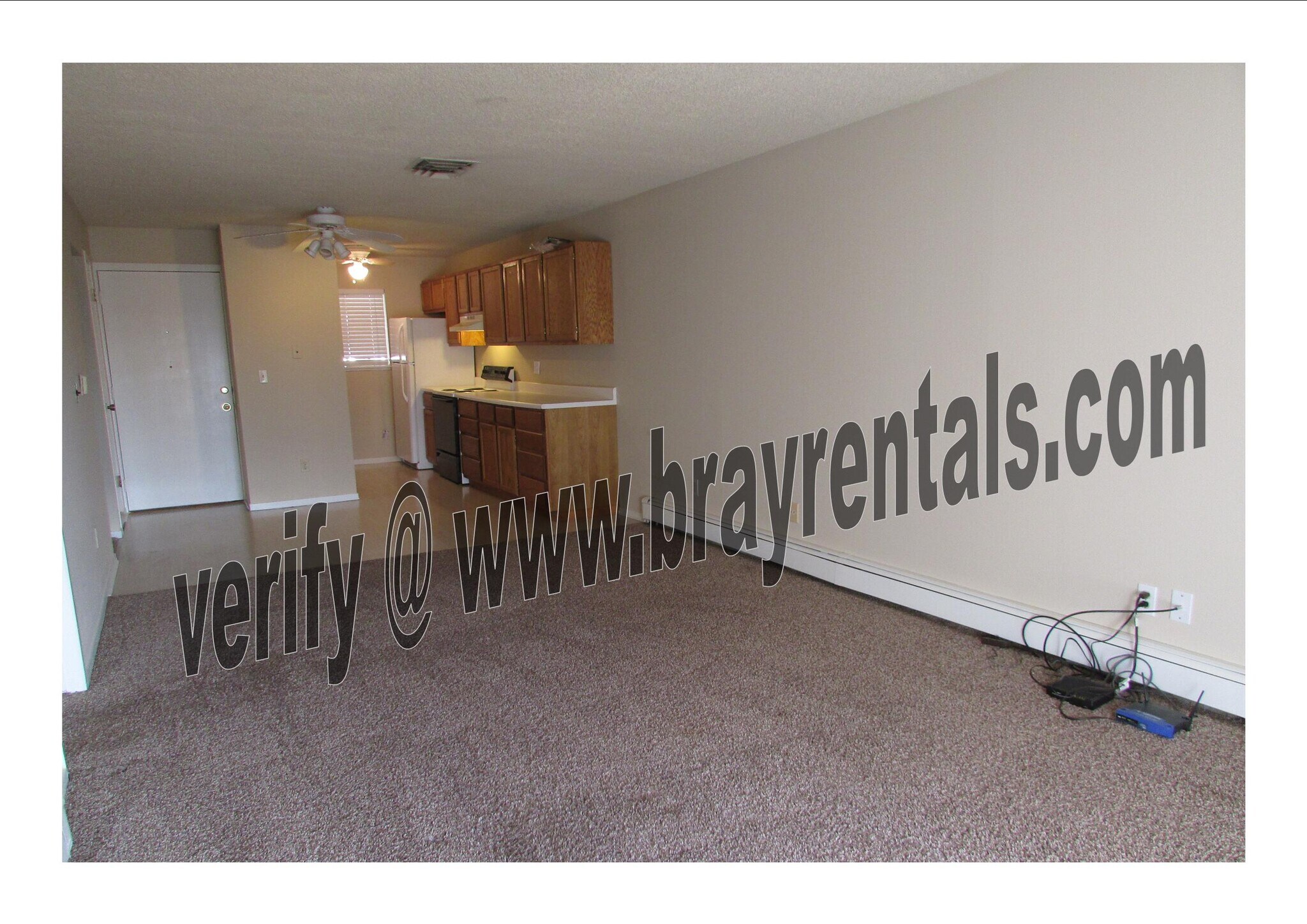 Building Photo - 3146 Lakeside Dr