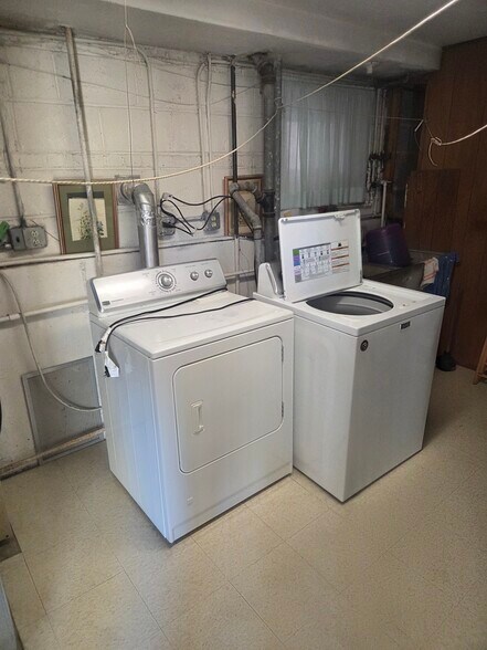 Building Photo - 5850 N Mulligan Ave