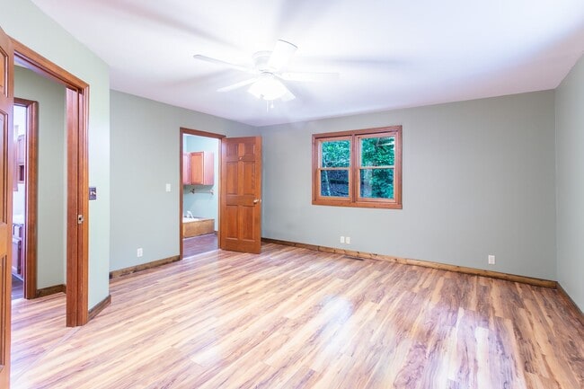 Building Photo - Private Home