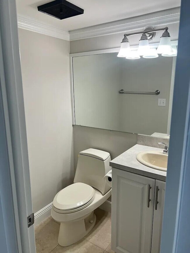 Building Photo - 403 NW 68th Ave