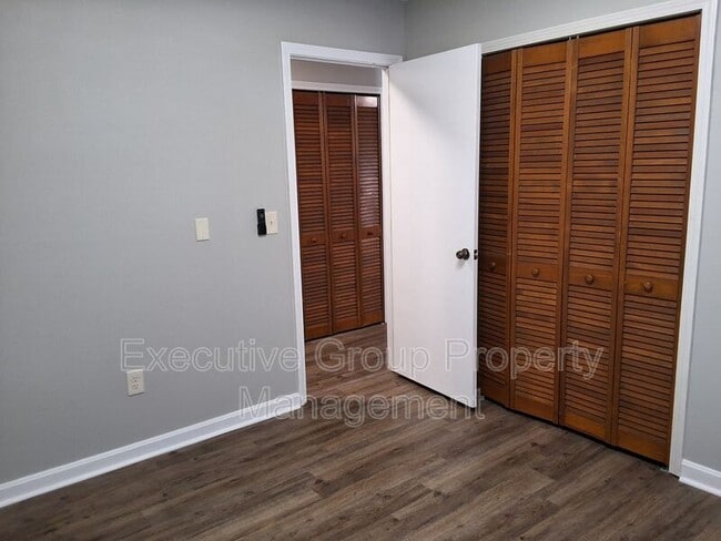 Building Photo - 1800 Preston St