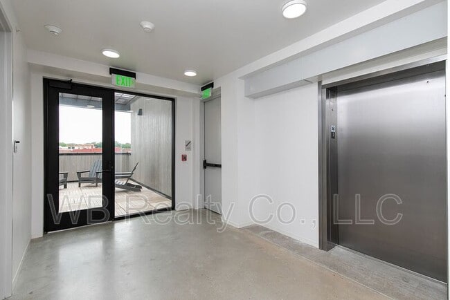 Building Photo - 315 5th St