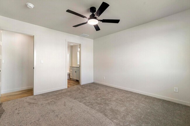 Building Photo - 392 Rock Dove Loop