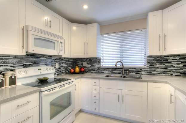 Building Photo - 2740 W 61st St