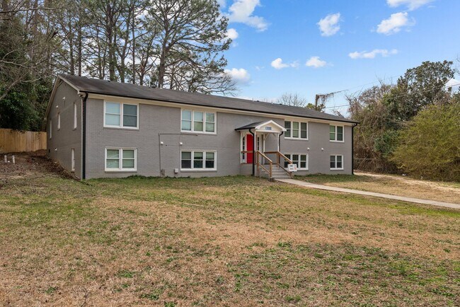 Building Photo - Experience Modern Living: Newly Renovated 1 Bed, 1 Bath Apartment Coming Soon!