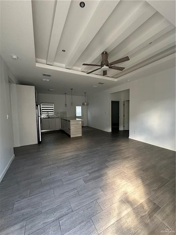 Building Photo - 10 West Dr