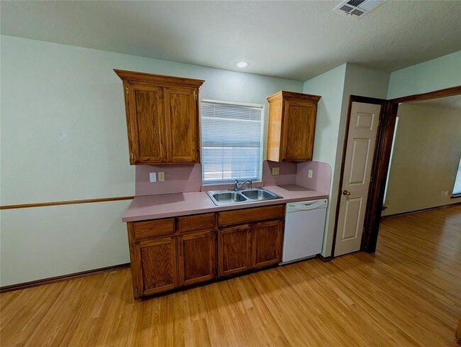 Building Photo - 2817 Brompton Dr