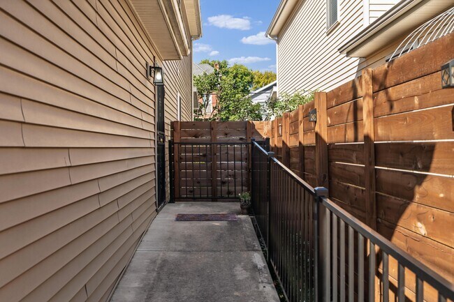 Building Photo - 38 Hawkes Ave
