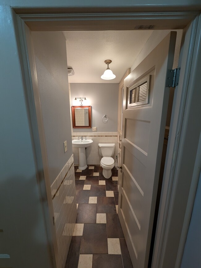 Building Photo - 2700 N Prospect Ave