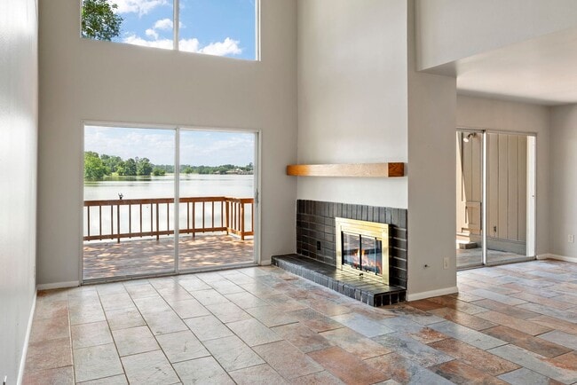 Building Photo - Waterfront Townhome in Elkins Lake