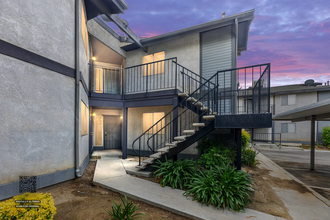 Building Photo - 4701 Beechwood St