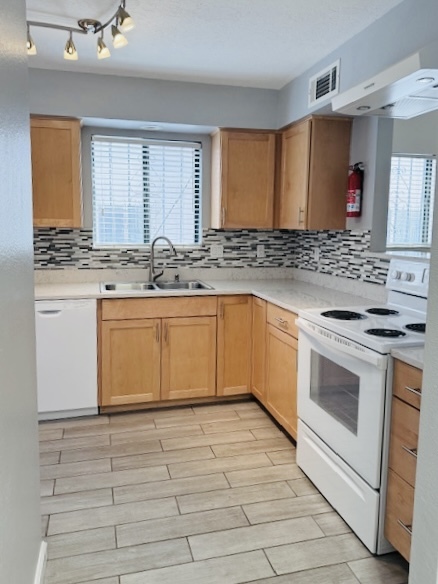 Building Photo - 6936 Black Pine Pl NE