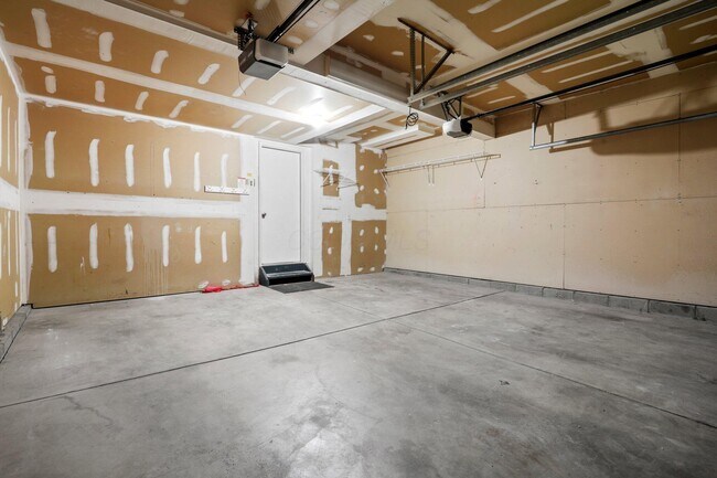 Building Photo - 5998 Blaverly Dr