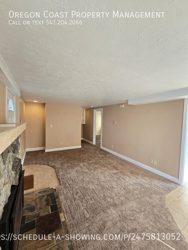 Building Photo - Ocean Views 1bed/1bath Upstairs Unit