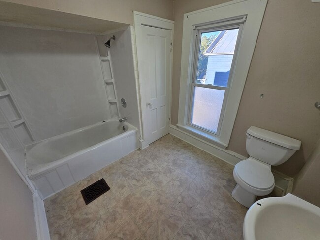 Building Photo - 523-525 Bay