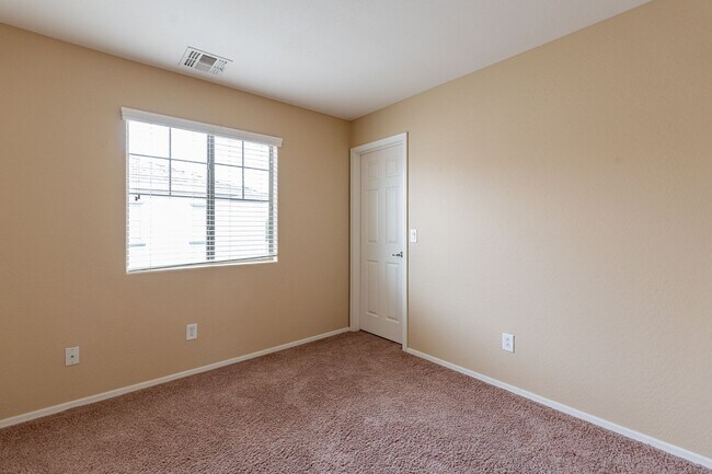 Building Photo - 3 bedroom home in Surprise