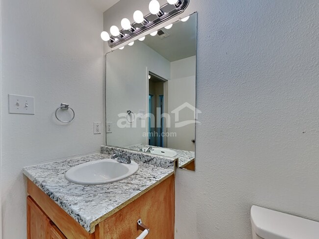 Building Photo - 512 Timber Dr