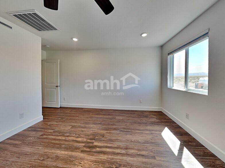 Building Photo - 9171 Ribbon Mdw Ct