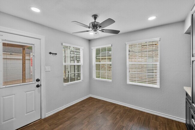 Building Photo - 10519 Fawnview Dr