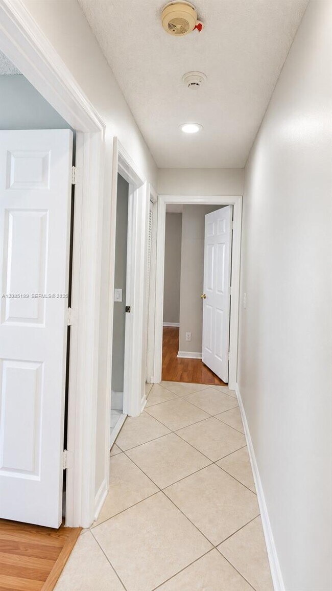 Building Photo - 908 Tanglewood Cir