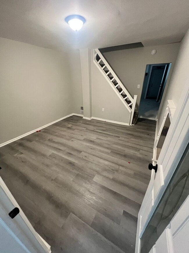 Building Photo - Great fully renewed property