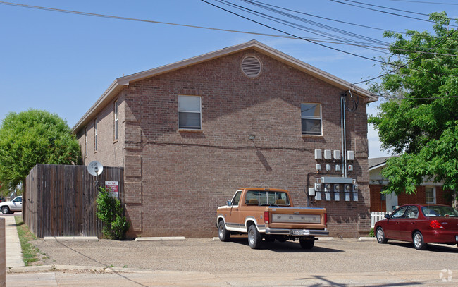 Building Photo - 2323 Main St