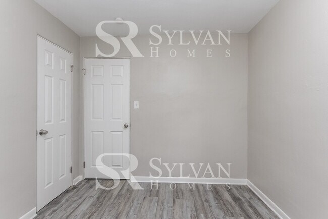 Building Photo - Carve Out a Great Life Here!