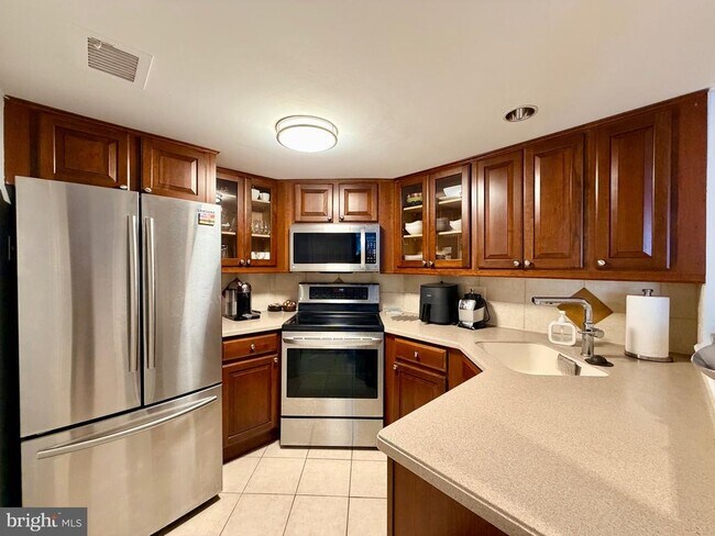 Building Photo - 1080 Wisconsin Ave NW