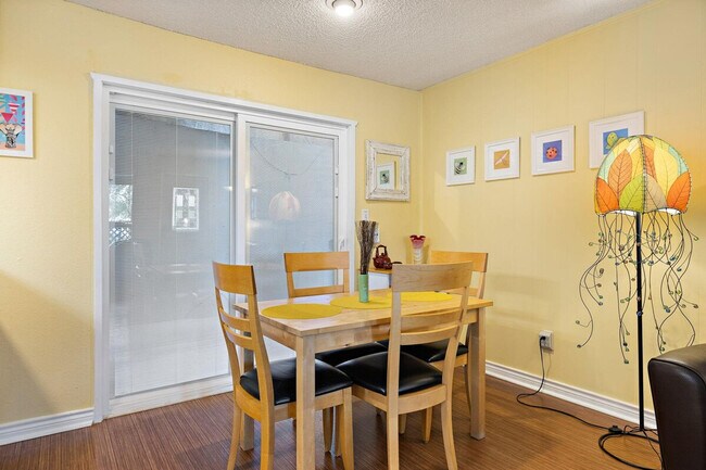 Building Photo - 2204 Trailside Dr