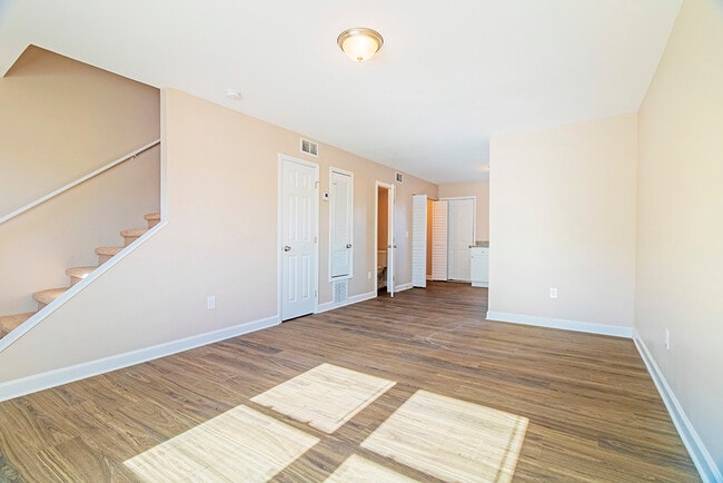 Building Photo - Bloomfield Townhomes