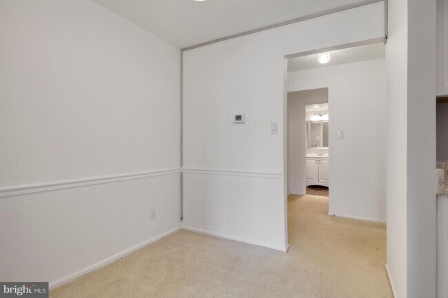 Building Photo - 4 Monroe St