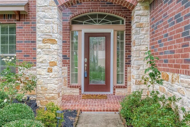 Building Photo - 1924 Honey Laurel Dr