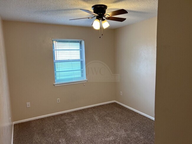 Building Photo - 1013 Kathey Dr