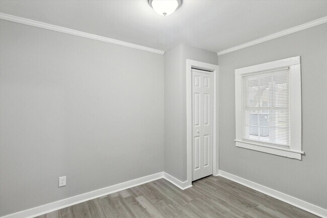 Building Photo - Huge Downtown 3BR (potential 4th)/2BA House For Rent