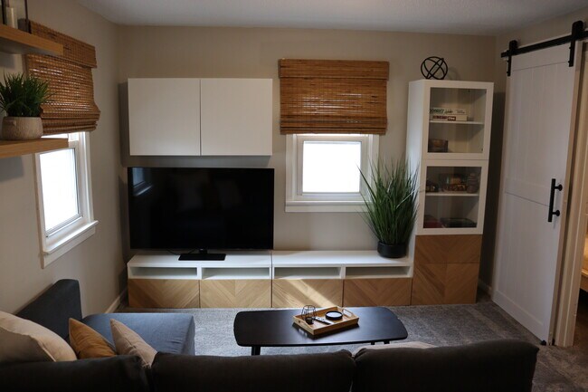 Building Photo - 946 32nd Ave N