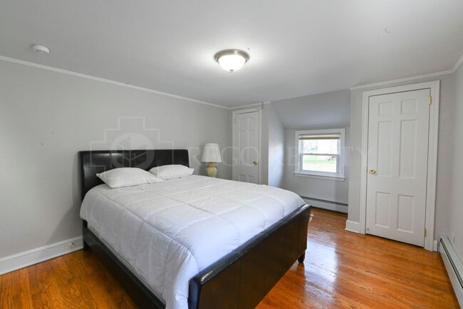Building Photo - Charming single family home with 3 bedrooms!