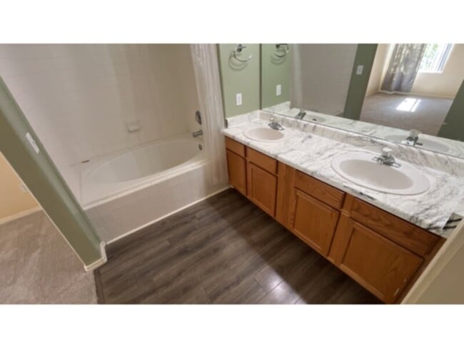 Building Photo - Stunning Condo in Cheyenne Meadows