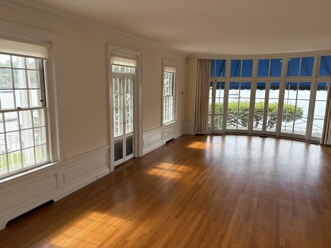 Building Photo - 700 Steamboat Rd