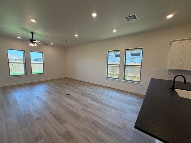 Building Photo - New Spacious 3 Bedroom Home with Luxury Primary Suite in Frenship ISD