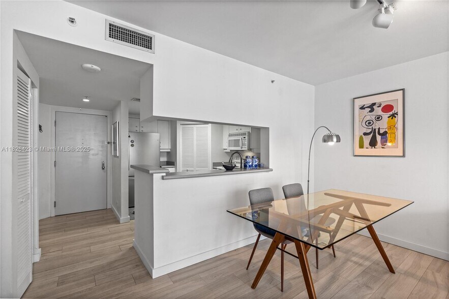 Building Photo - 701 Brickell Key Blvd
