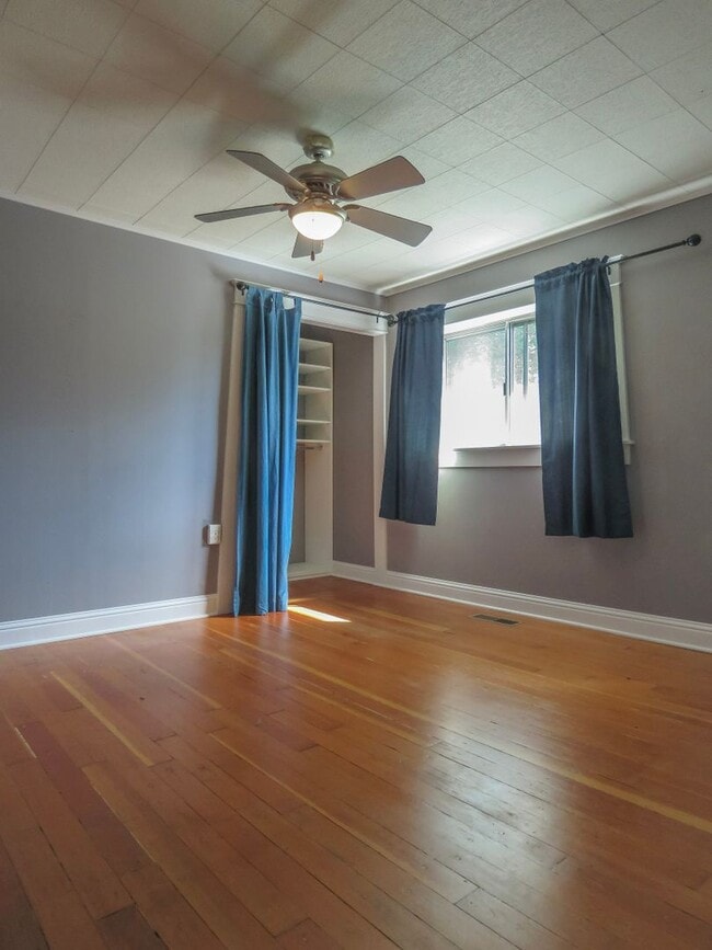 Building Photo - *** 4 Bedroom Sellwood Home ***